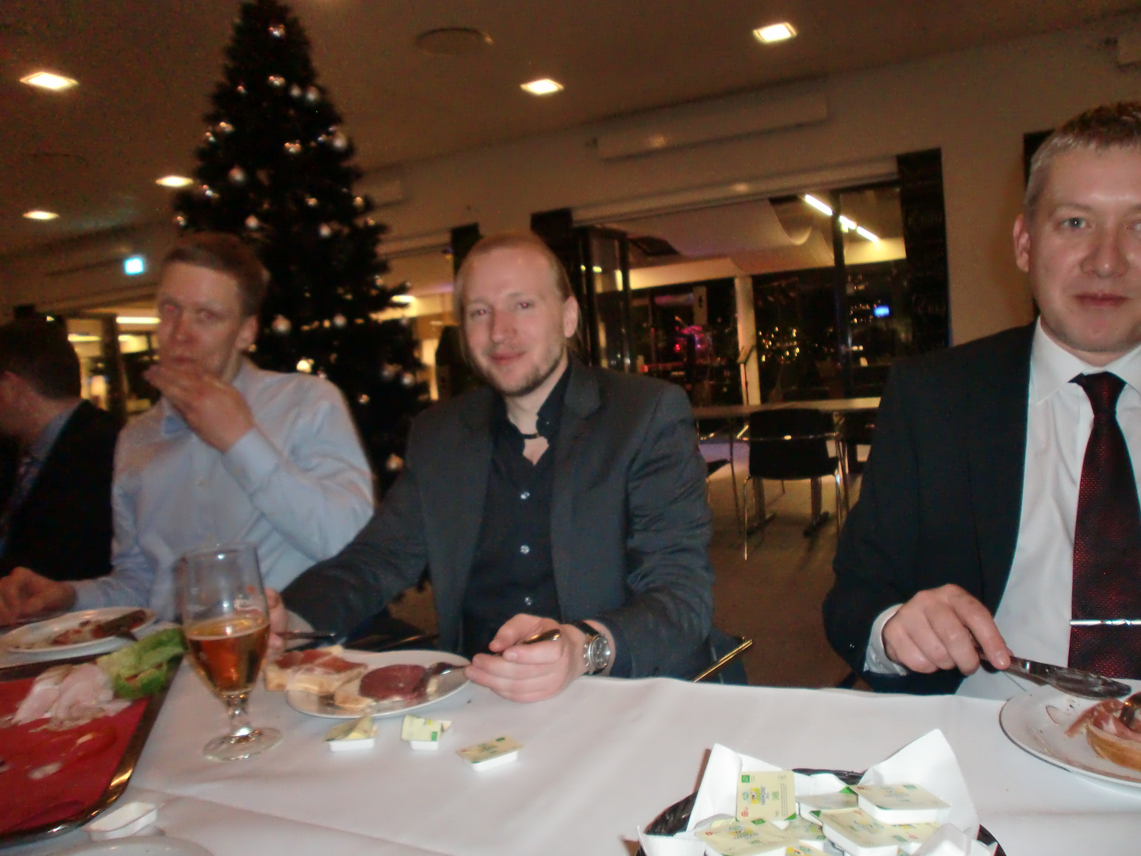 https://www.mos-eisley.dk/media/Netic billeder/Julefrokost%2029-11-2013/CIMG3931.JPG